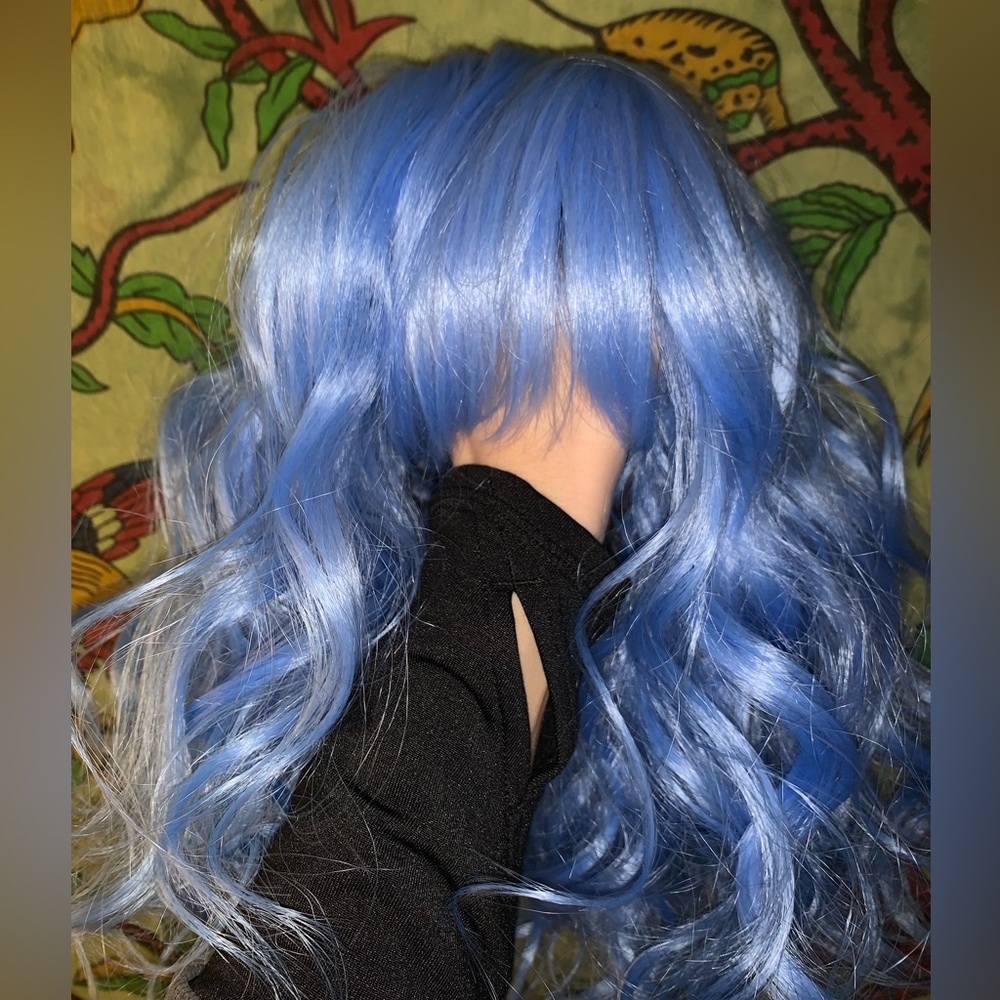 Light blue curly synthetic Bob wig with bangs Basic cap new HF - Picture 7 of 10
